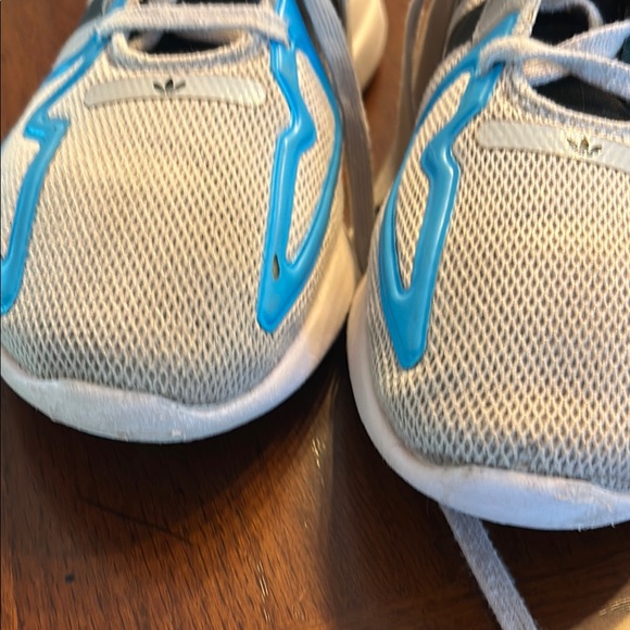 Adidas Sneakers with Blue and Pink Highlights - Picture 9 of 11